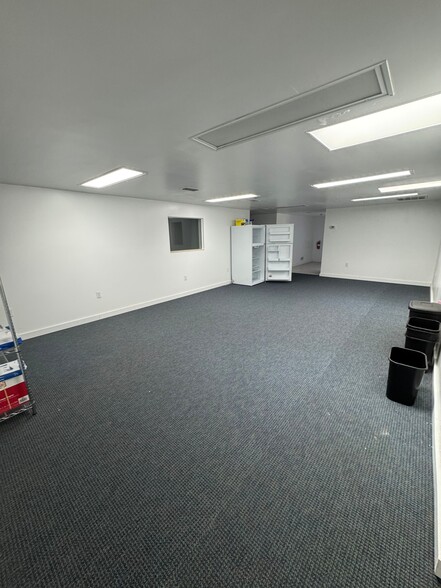 More Photos Of 59 W 9th St, Atlantic Beach Showroom For Lease