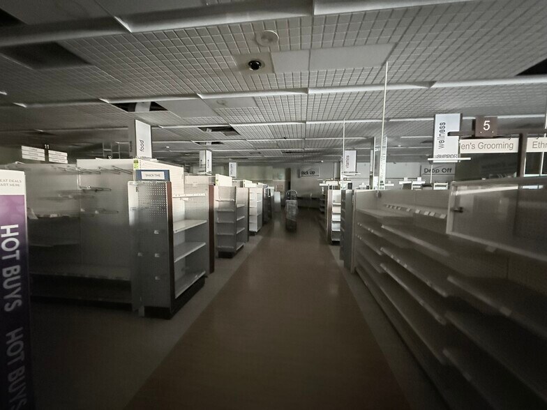 More Photos Of 350 Niagara St, Buffalo Drugstore For Lease