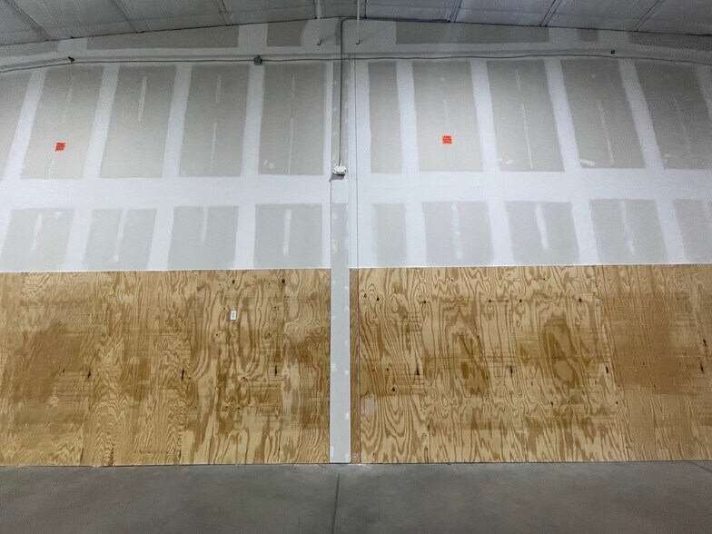 More Photos Of 2192 Express Dr, Jackson Distribution For Lease