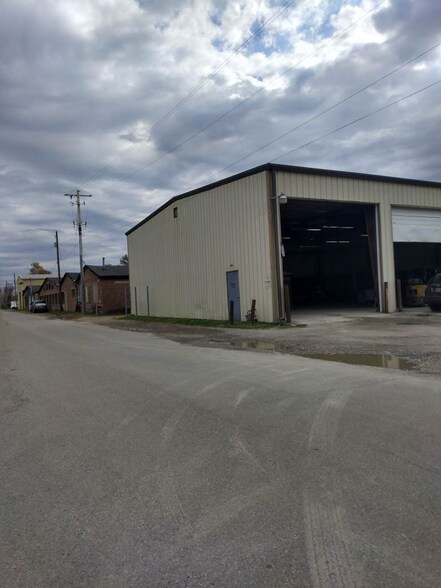 More Photos Of 788 Washington Ave, Chillicothe Warehouse For Lease