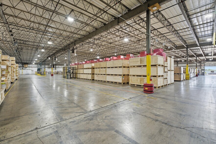 More Photos Of 700 W Loop 340, Woodway Warehouse For Lease