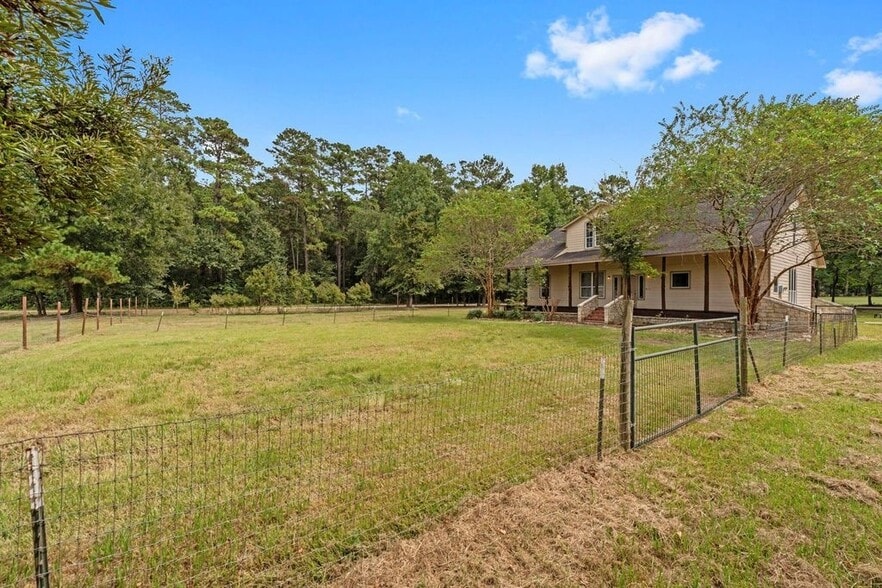 More Photos Of 1250 S Pine Lake Rd, Montgomery Specialty For Sale