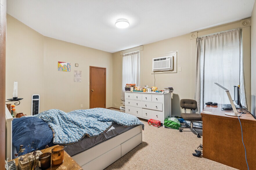 More Photos Of 920 High St, Grinnell Apartments For Sale