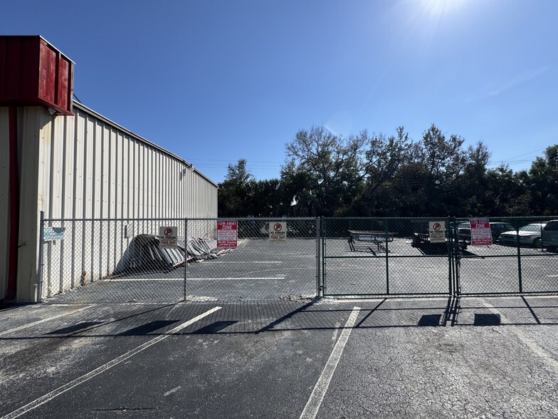 More Photos Of 2420 Concorde Dr, Fort Myers Warehouse For Lease