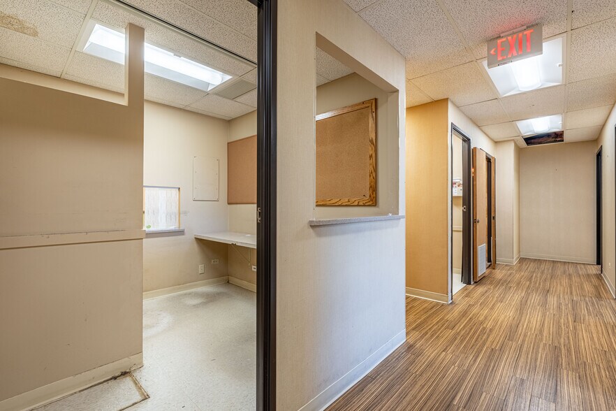 More Photos Of 9301 Golf Rd, Des Plaines Medical For Lease