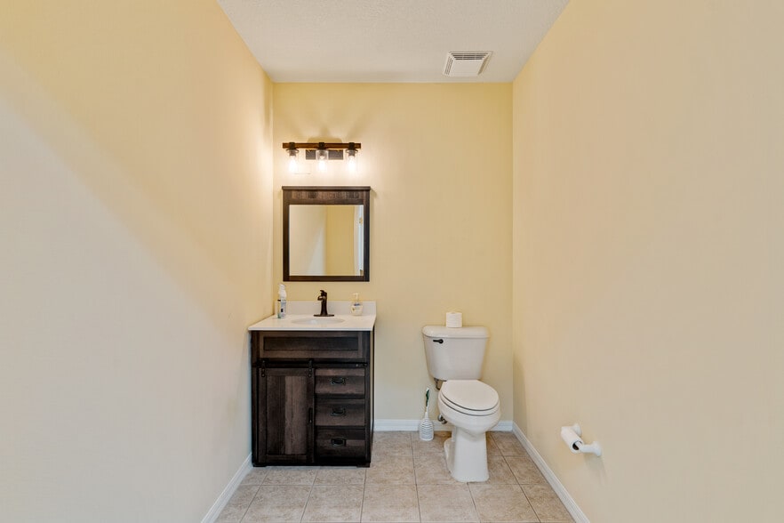 More Photos Of 18540-18544 N Dale Mabry Hwy, Lutz Office For Sale