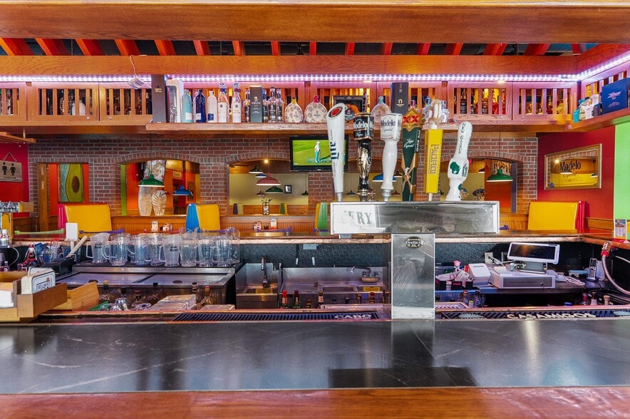 More Photos Of 850 Kepler Dr, Green Bay Restaurant For Sale