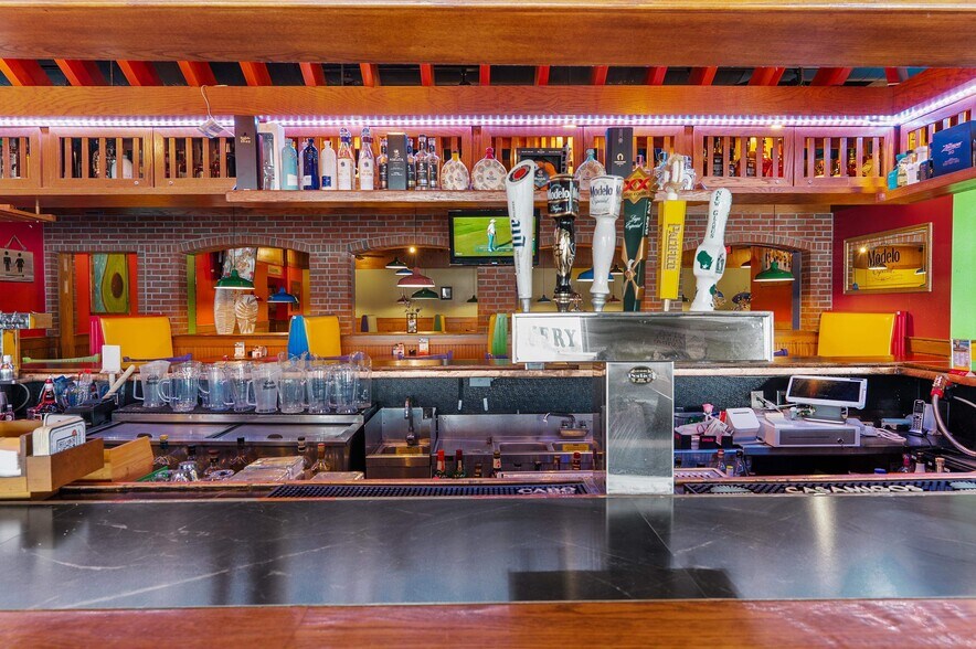 More Photos Of 850 Kepler Dr, Green Bay Restaurant For Sale