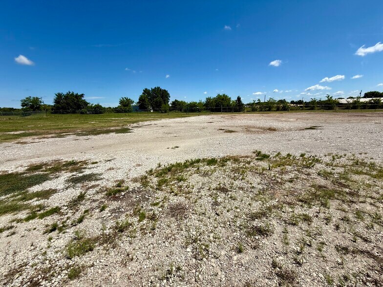 More Photos Of 836 Farm 71 rd, Talco Industrial For Sale