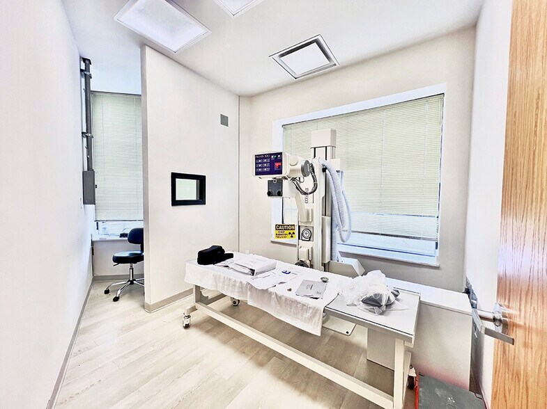 More Photos Of 10012 Manchester Rd, Saint Louis Medical For Sale