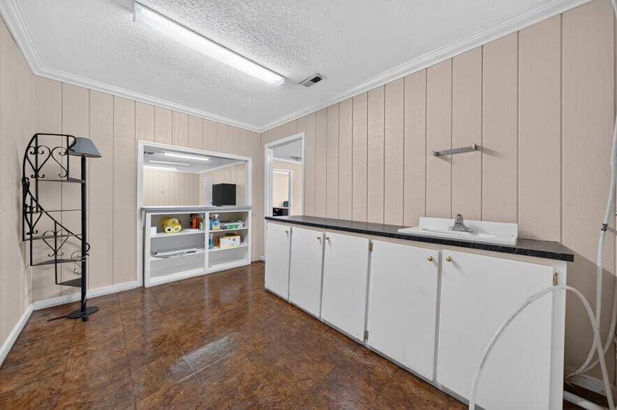 More Photos Of 409 Wagstaff Rd, Fuquay-Varina Manufacturing For Sale