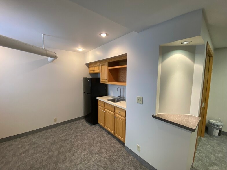 More Photos Of 239 Cleveland Ave N, Saint Paul Loft Creative Space For Lease