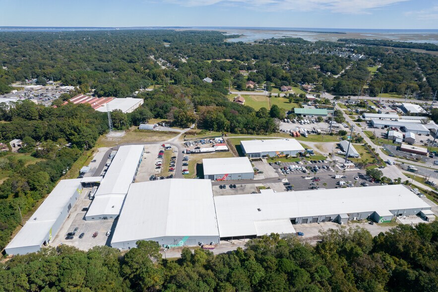More Photos Of 1750 Signal Point Rd, Charleston Warehouse For Lease