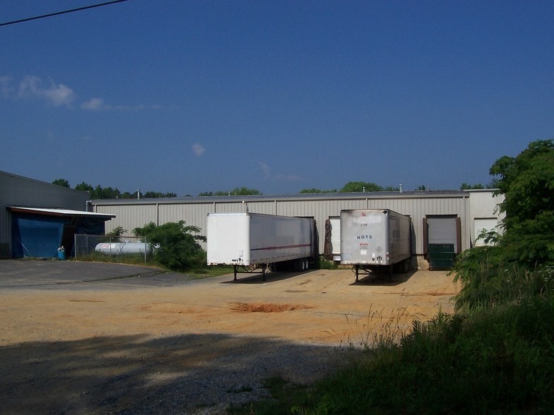 More Photos Of 543 SE Callahan Rd, Dalton Warehouse For Lease