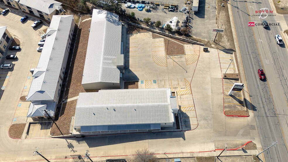 More Photos Of 1401-1405 Sidney Baker St, Kerrville Office For Sale