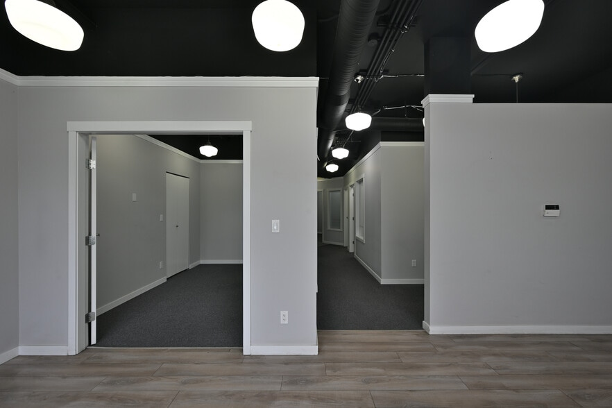 More Photos Of 15272 Croydon Dr, Surrey Light Distribution For Sale