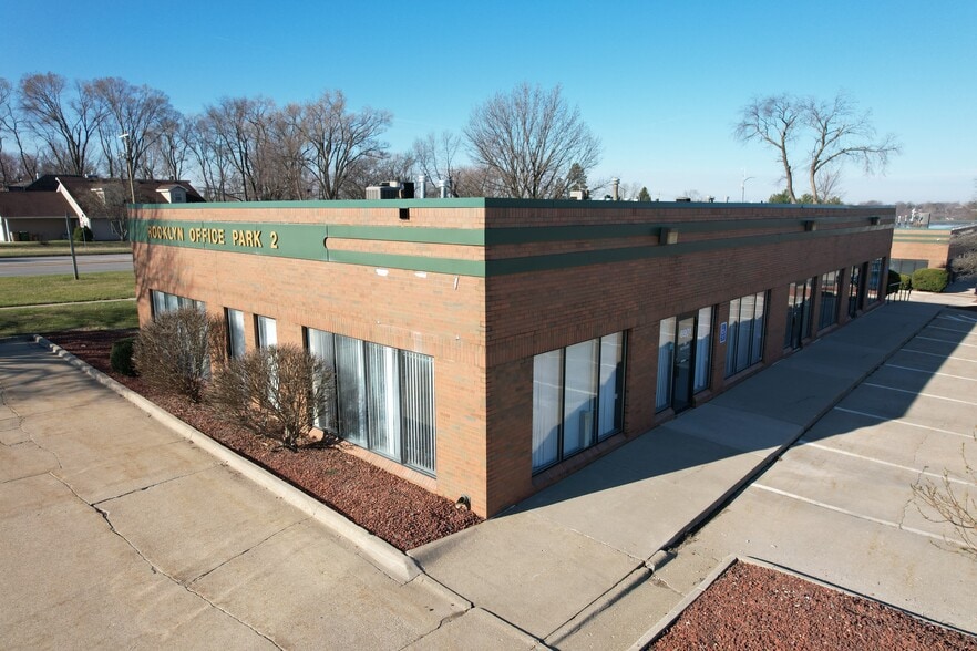More Photos Of 6901 Hickman Rd, Urbandale Medical For Sale