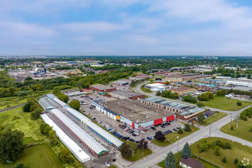 More Photos Of 984 Farewell St, Oshawa Warehouse For Lease