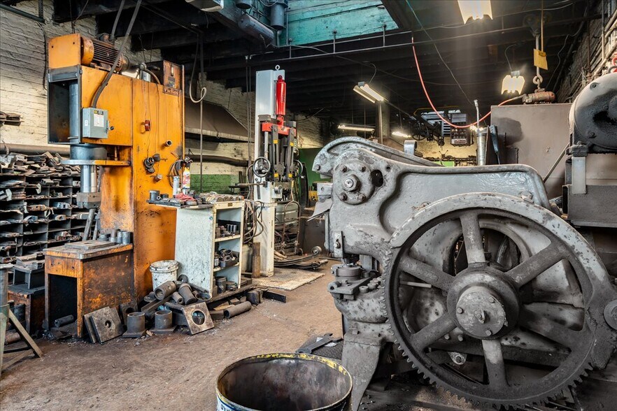 More Photos Of 368 Central Ave, Albany Auto Repair For Sale