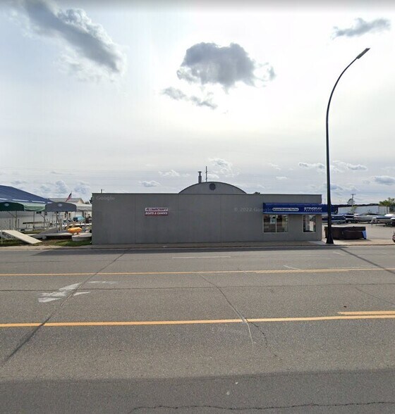 Primary Photo Of 1022 NW 4th St, Grand Rapids General Retail For Sale