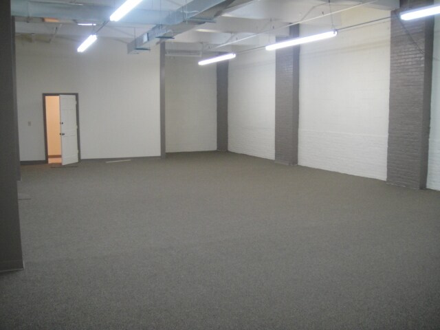 More Photos Of 32 Noble St, Newark Warehouse For Lease