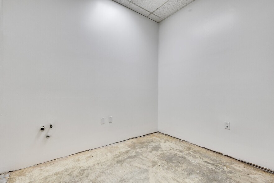 More Photos Of 2698 N University Dr, Fort Lauderdale Freestanding For Lease