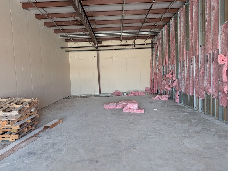 More Photos Of 9521 W Highway 290, Austin Storefront Retail Office For Lease