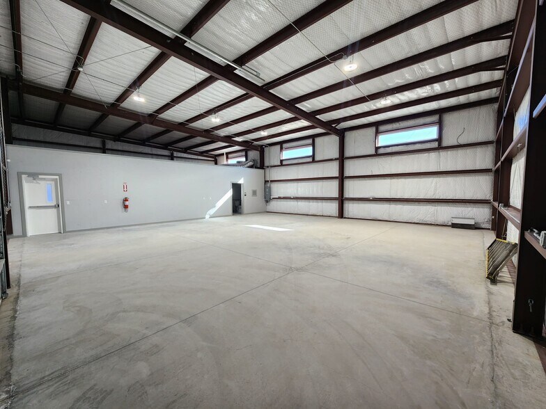 More Photos Of 22950 Stern Dr, Anthony Warehouse For Lease