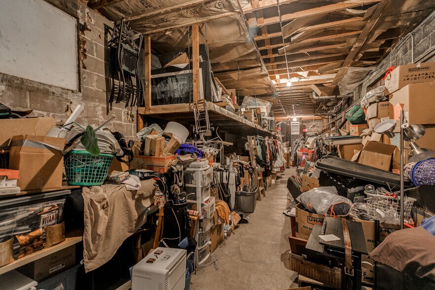 More Photos Of 172 W Wisconsin Ave, Kaukauna Storefront For Sale