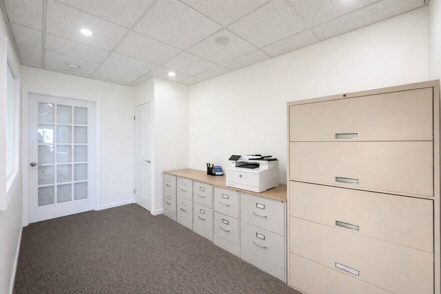 More Photos Of 14610 Rockaway Blvd, Jamaica Office For Sale