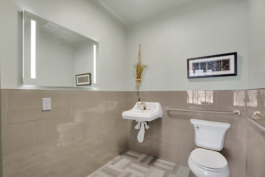 More Photos Of 640 State Highway 12, Rio Vista Hotel For Sale