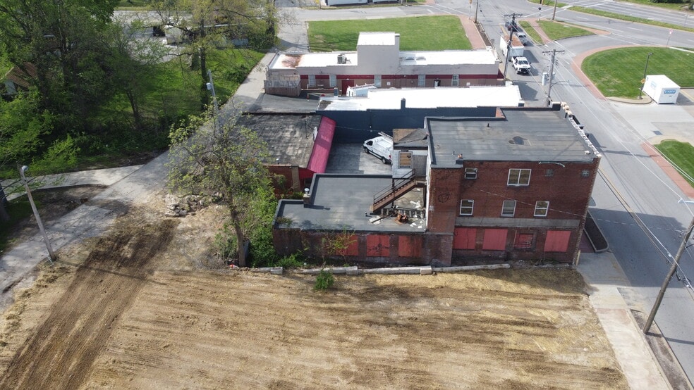 More Photos Of 2622 Woodson Rd, Overland Office Residential For Sale