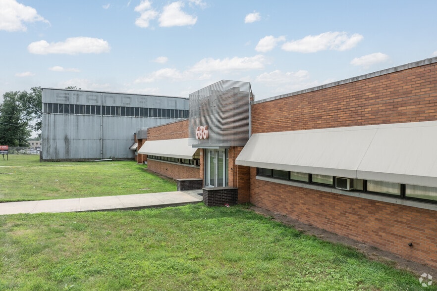 Primary Photo Of 686 Grand Ave, Ridgefield Manufacturing For Lease