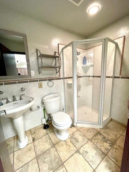 More Photos Of 2560-2590 Lafayette St, Santa Clara Warehouse For Lease