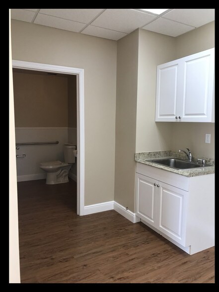 More Photos Of 801-825 SW Enterprise Way, Stuart Warehouse For Lease