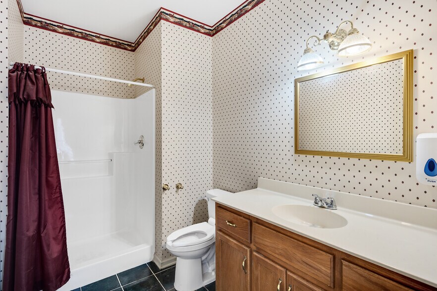 More Photos Of 6920 Oak Forest Dr, Olive Branch Loft Creative Space For Sale