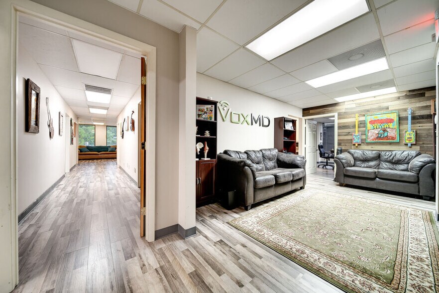 More Photos Of 136 Walton Ferry Rd, Hendersonville Office For Sale