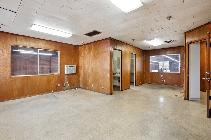 More Photos Of 6505 McKinley Ave, Los Angeles Manufacturing For Lease