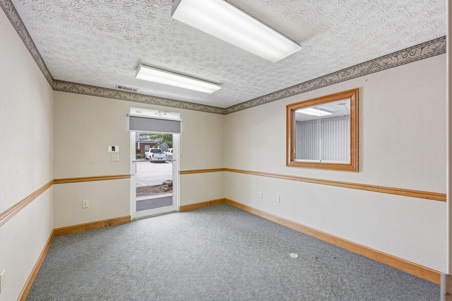 More Photos Of 1655 Oakbrook Dr, Gainesville Flex For Lease