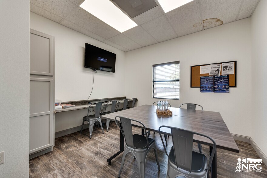 More Photos Of 4311 E County Road 45, Midland Manufacturing For Lease