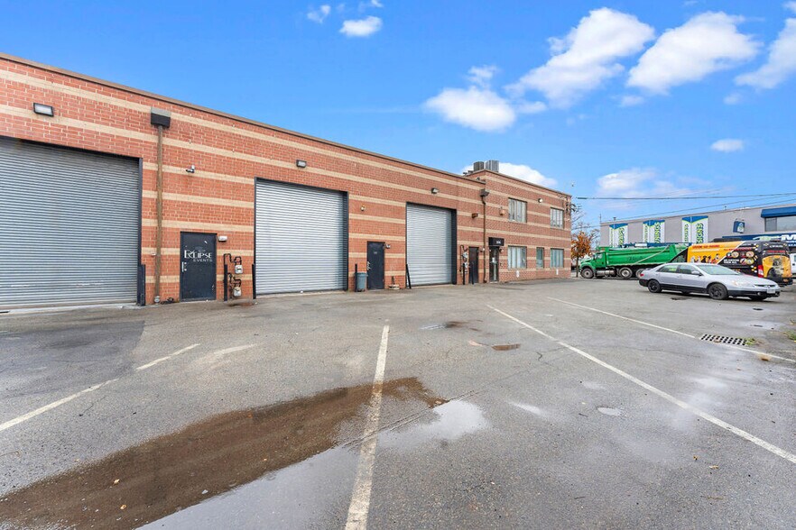More Photos Of 166 Industrial Loop, Staten Island Warehouse For Lease
