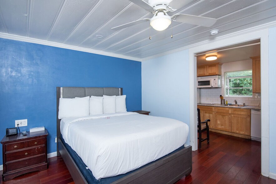 More Photos Of 18239 Main St, Jamestown Hotel For Sale