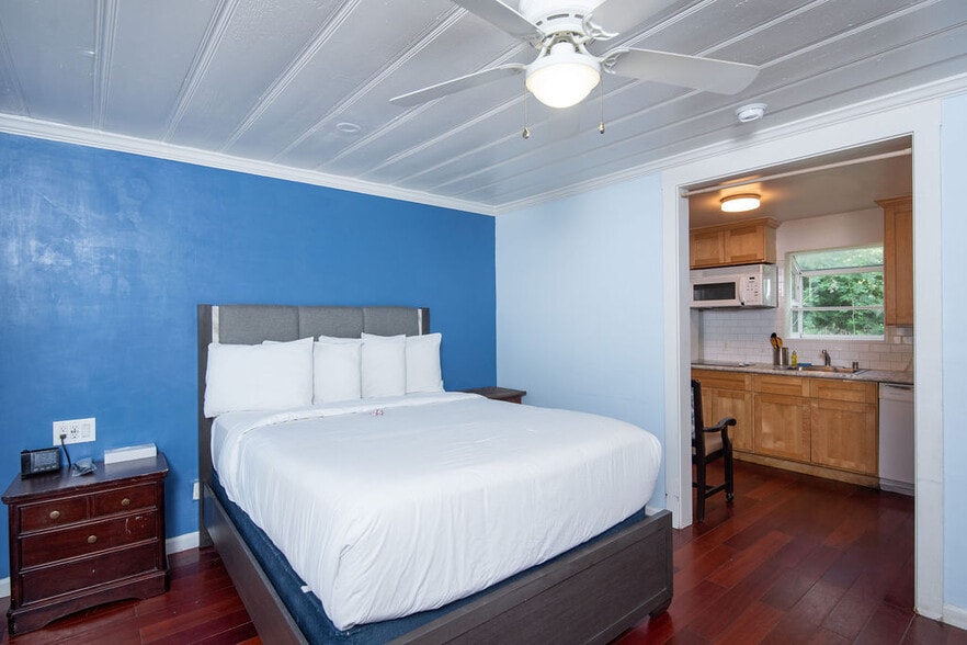 More Photos Of 18239 Main St, Jamestown Hotel For Sale