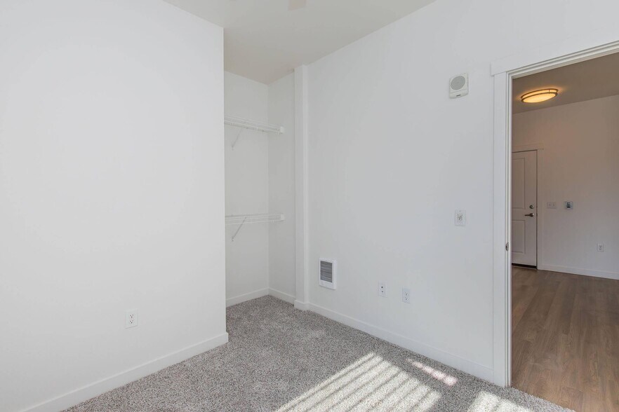 More Photos Of 15300 33rd Ave S, Seatac Apartments For Lease