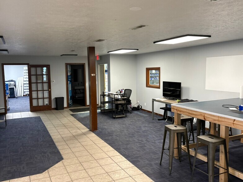 More Photos Of 53042 Faith Ave, Elkhart Light Manufacturing For Sale