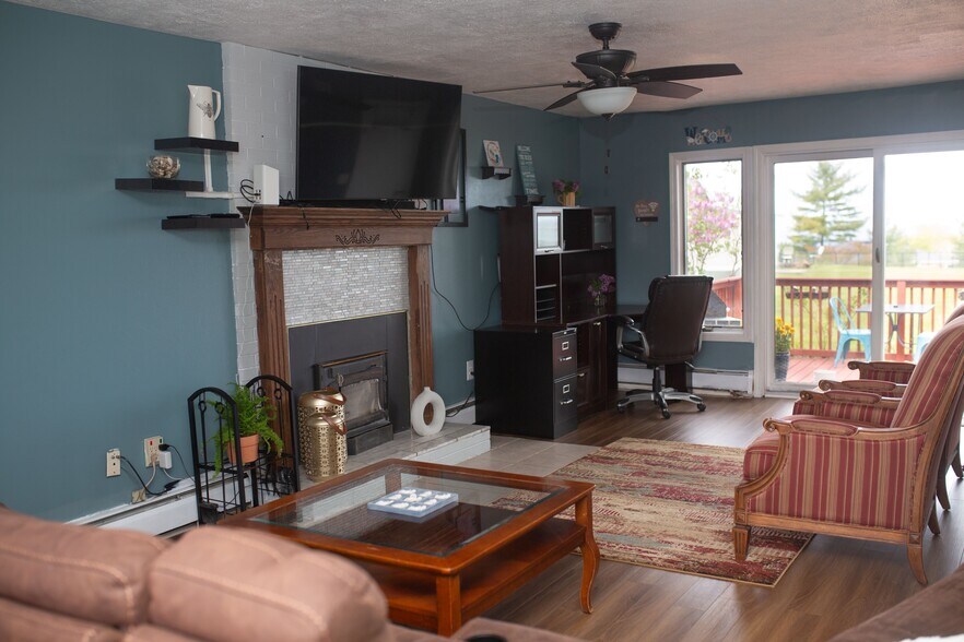 More Photos Of 42 W Spring St, Port Austin General Retail For Lease