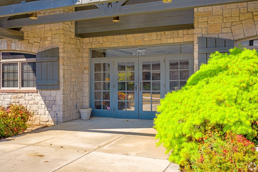 More Photos Of 6226 E 101st St, Tulsa Office For Sale