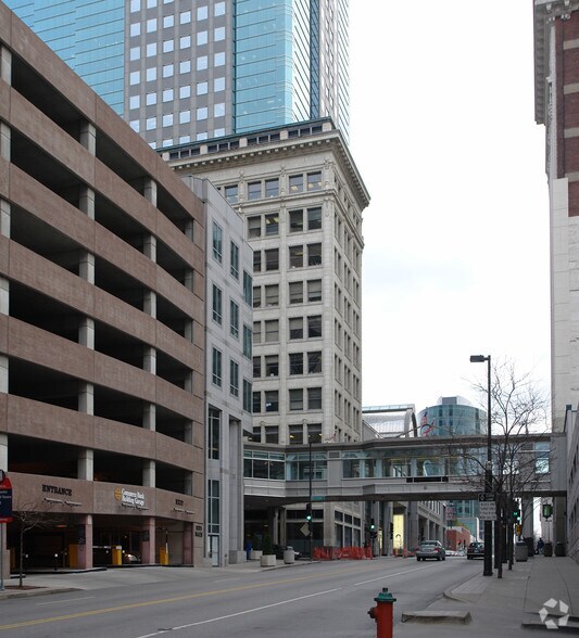 More Photos Of 1111 Main St, Kansas City Office For Lease