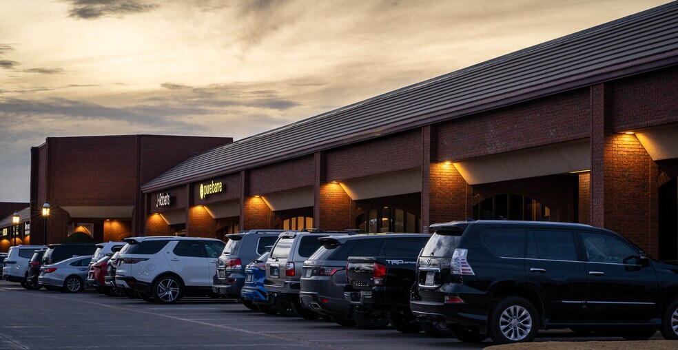 More Photos Of 4204-4210 82nd St, Lubbock Unknown For Lease