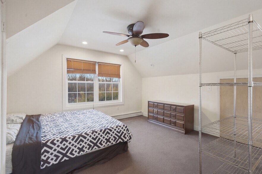More Photos Of 106 Newport Bridge Rd, Warwick Multifamily For Sale
